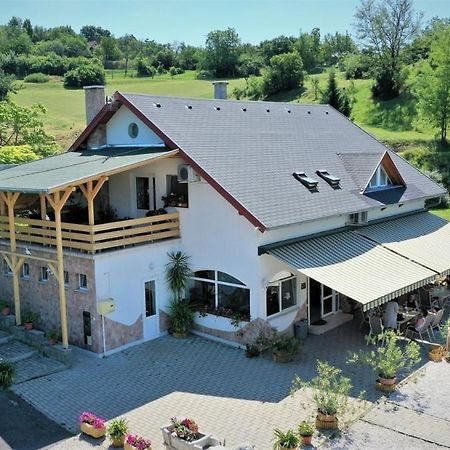 Borkuti Panzio Es Apartman Balatonszárszó 外观 照片