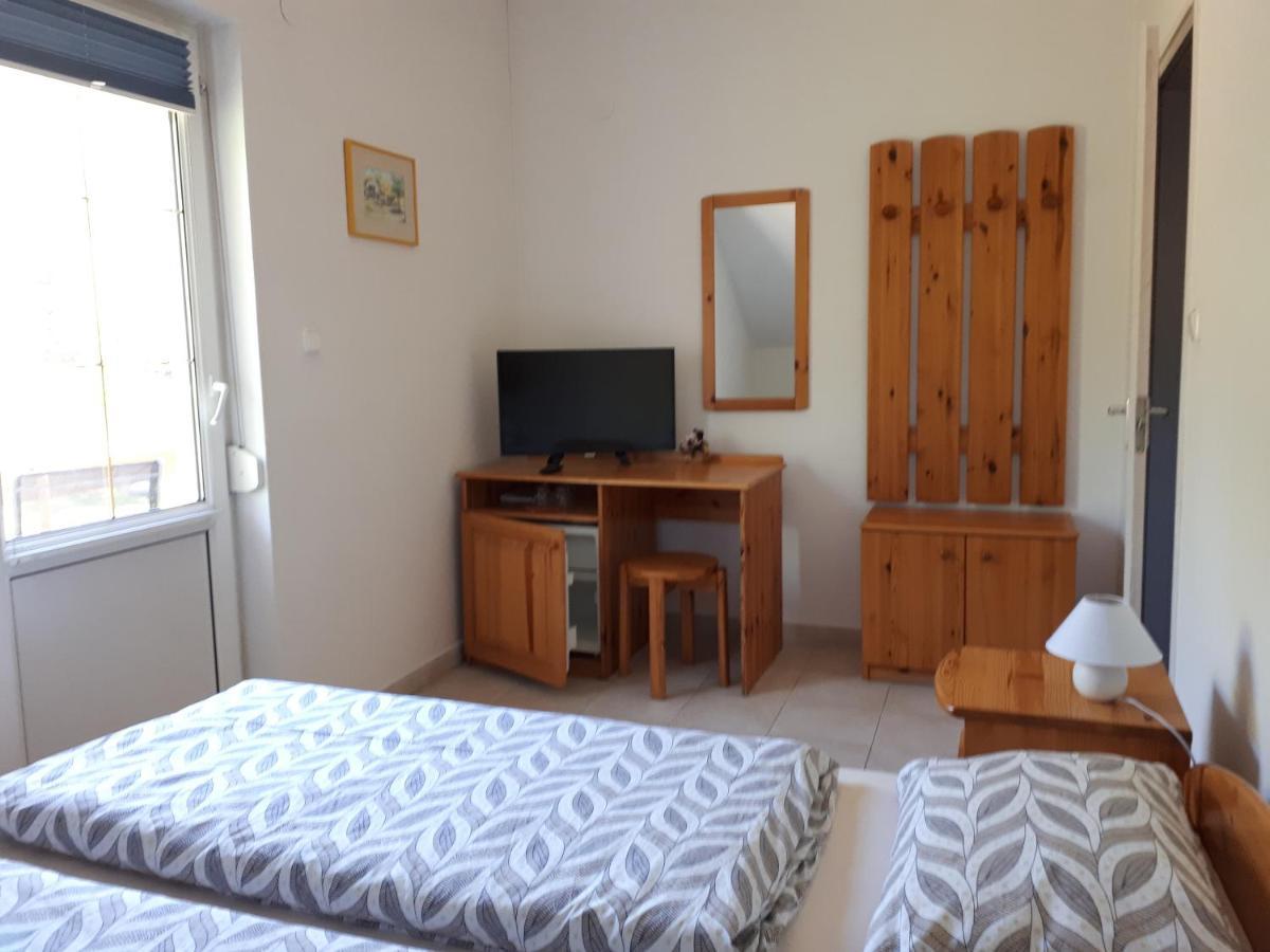 Borkuti Panzio Es Apartman Balatonszárszó 外观 照片