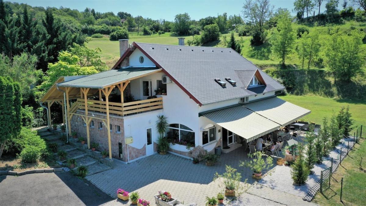 Borkuti Panzio Es Apartman Balatonszárszó 外观 照片